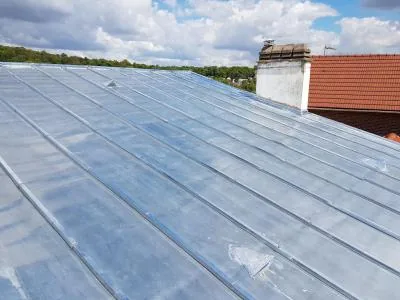 Toiture en zinc après reprise d’étanchéité