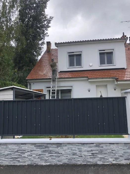 Nettoyage de toiture au jet basse pression maîtrisée