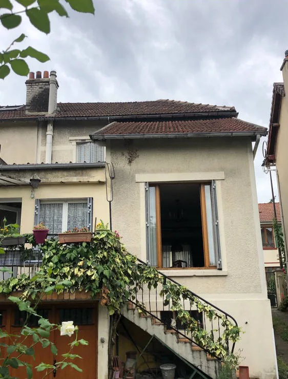 Pavillon avant la rénovation complète de sa toiture