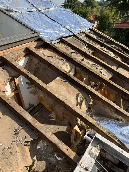 Structure de charpente lors d’une rénovation de toiture par BR Couverture à Créteil